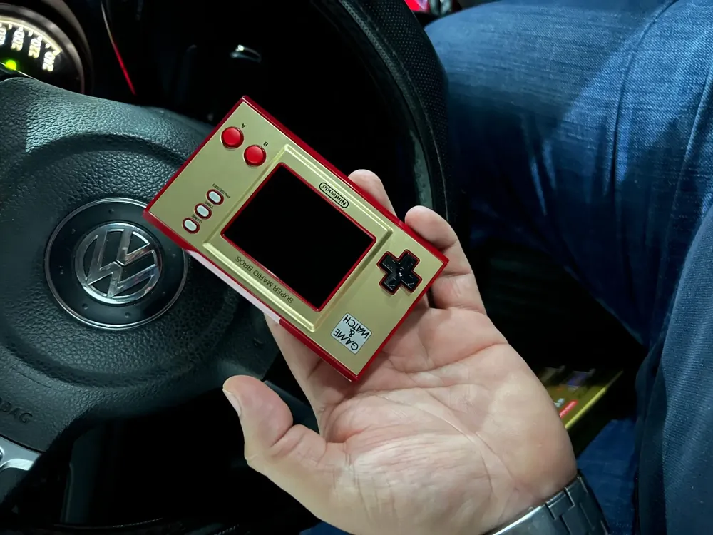 Nintendo Game & Watch Super Mario Bros. cor vermelho y dourado