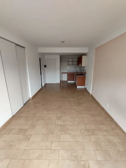 Alquiler - Monoambiente  - Saenz Peña - Con Aire Acondicionado Y Placard