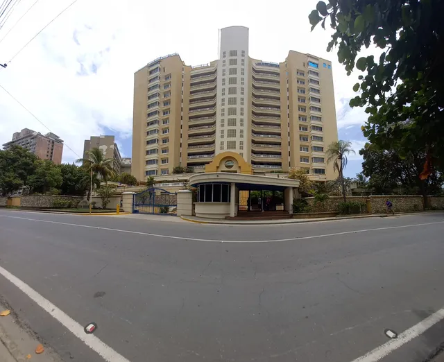 Vendemos Apartamento En El Edificio Costa Esmeralda - Camuri Grande, Vargas. 1/2/1 Xavierjennyinmuebles