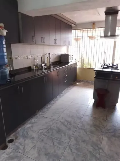 Gm - Se Vende Casa En Charallave De 5 Habitaciones, 3 Baños Y 3 Puestos De Estacionamiento En Urbanización Cerrada Con Vigilancia Privada