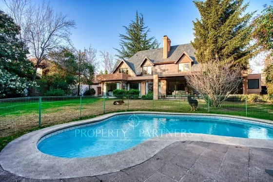 Preciosa Casa Inglesa En Sector Los Nogales