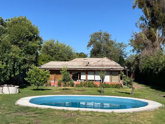 Encantadora Casa Con Gran Jardín Y Piscina En Peñaflor