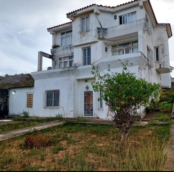 Los Robles,  Mundo Nuevo. Casa En Venta, Con Apto Anexo