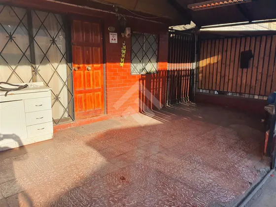 Casa En Venta De 5 Dorm. En Maipú