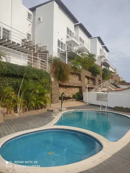 Bello Townhouse En Playa Moreno. Playa El Angel. Aguamiel.