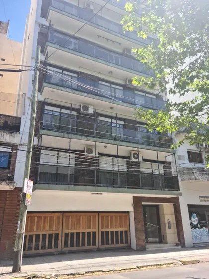 Departamento En Venta - 3 Dormitorios 2 Baños - Cochera - 90mts2 - Santos Lugares, Tres De Febrero