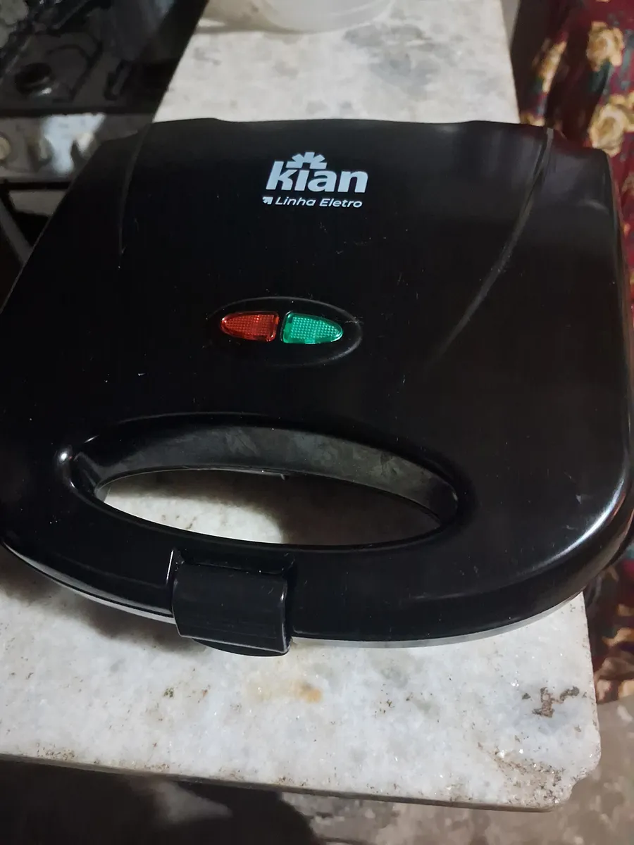Sanduicheira Grill 2 Em 1 Kian Preta Elétrica 750w Cor Preto,Seu Mixto...