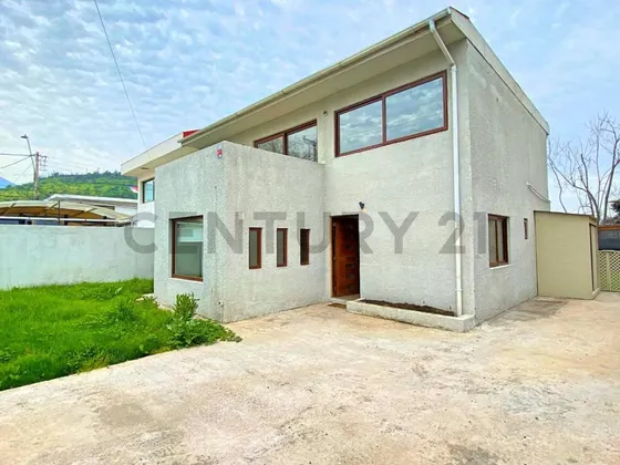 Casa Remodelada En Venta En Las Condes 4 Dorm + Sala