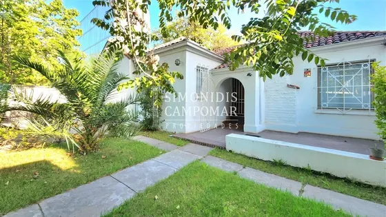 Casa En Venta De 5 Dorm. Las Condes El Golf Metro Tobalaba