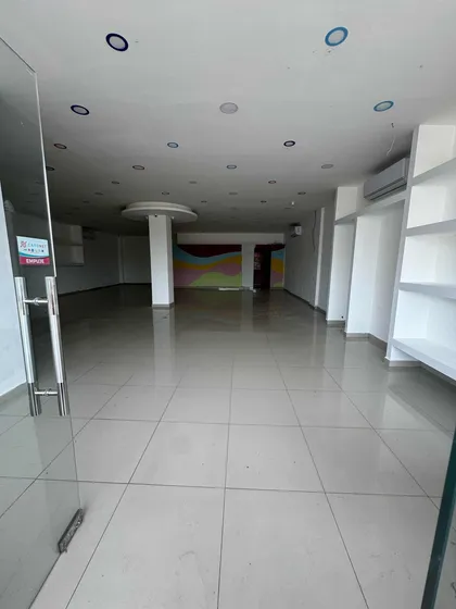 Alquilo Local Comercial En La Autopista De San Isidro