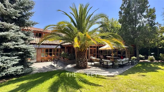 Casa En Venta De 4 Dorm. En Lo Barnechea
