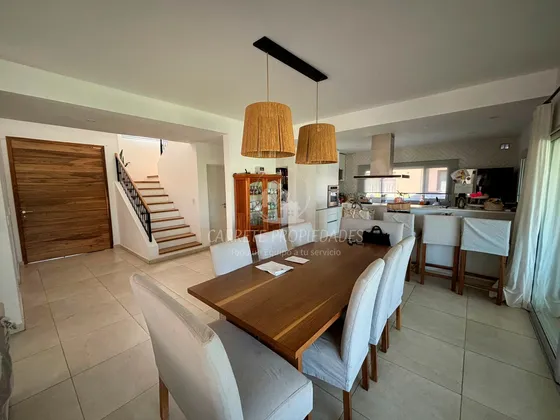 Espectacular Casa En Venta, Barrio Santa Elena, Pilar Del Este. No Te La Pierdas