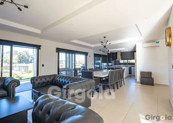 Casa En Alquiler De 5 Dormitorios Con Pileta En Canning