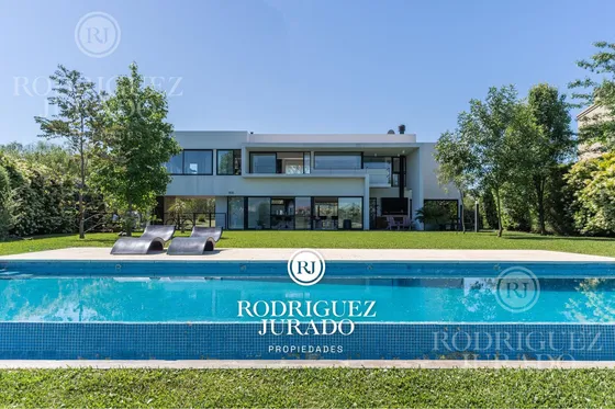 Espectacular Casa En Venta A La Laguna En San Benito - Villanueva