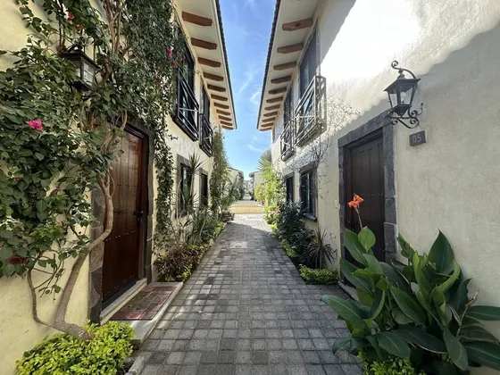 Venta Hermosa Casa  Con Terraza Priva En  Condominio Arbolada Yautepec , Morelos
