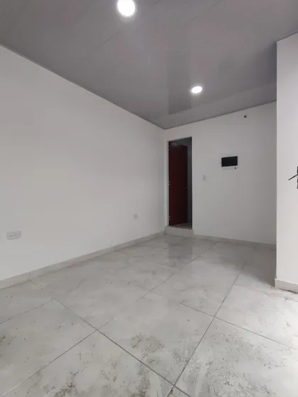 Local En Arriendo En Avenida Libertadores. Cod A30035