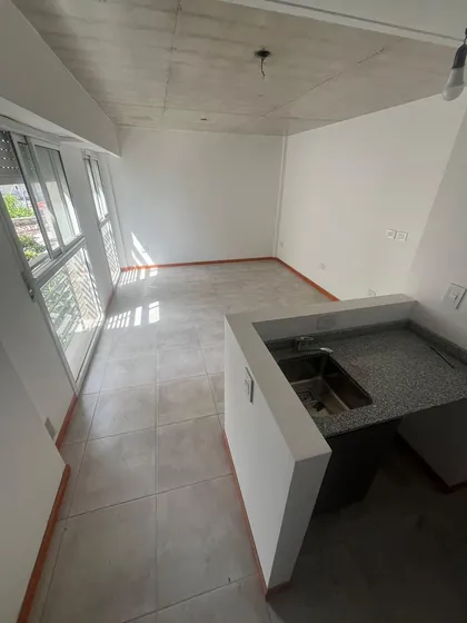 Venta Monoambiente, Pichincha, A Mts De Facultad De Medicina.