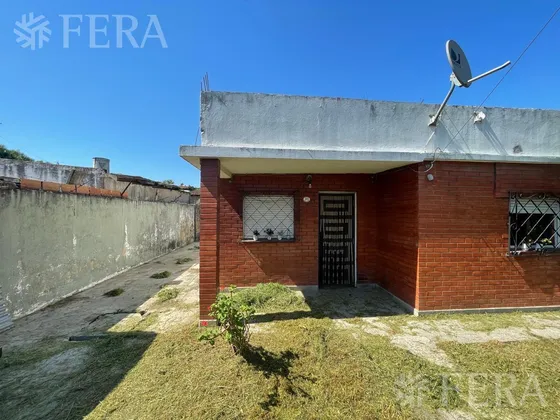 Venta De Casa 3 Ambientes Con Cochera En Florencio Varela