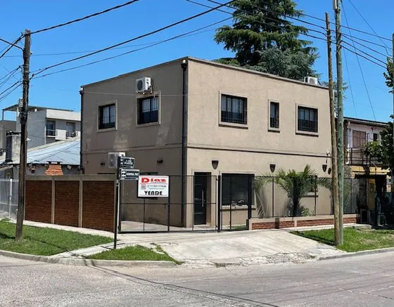 Casa 3 Dormitorios, 2 Baños C/ Cochera En Belén De Escobar