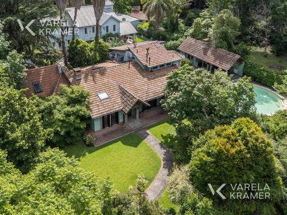 Casa En Venta En Don Torcuato Con Jardin Y Pileta