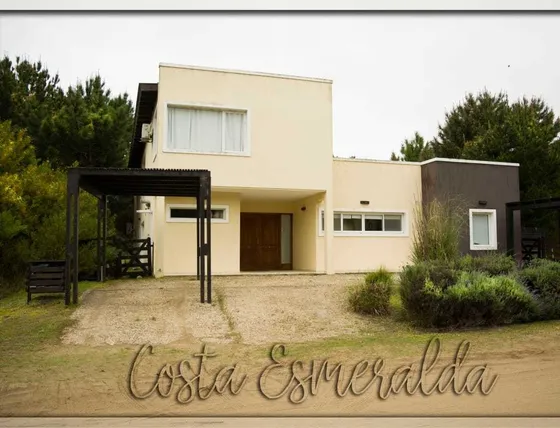 Alquiler Temporal Costa Esmeralda Casa Residencial1  6 Dormitorios 10-12 Personas Con Pileta Climatizada Energía Solar Frente Al Parador De Playa Excelente Ubicación Y Equipamiento