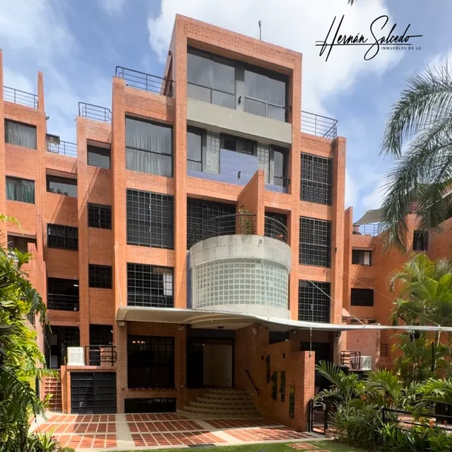 Hermoso Townhouse En La Boyera Con 247 M2 De Construcción Y 128 M2 De Jardín