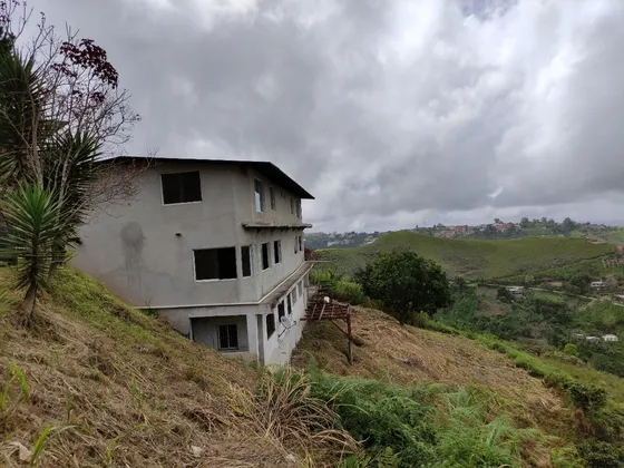 Venta De Casa Tri Familiar En Club De Campo San Antonio - Carrizal Rz