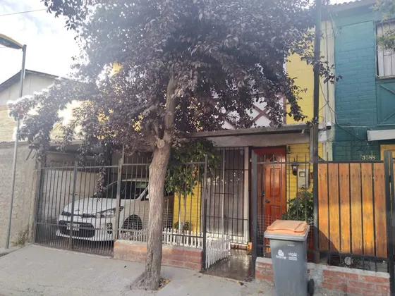 Casa En Venta De 2 Pisos En Maipú (78314)