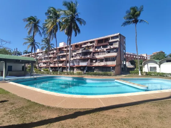 Apartamento Frente Al Mar En Playa Moreno Y Con Acceso Privado A La Playa