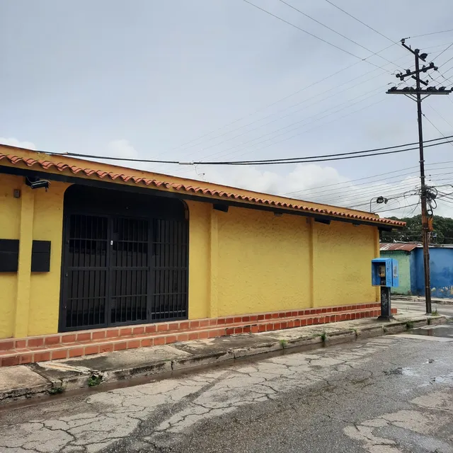 Alquiler De Local A Pie De Calle Detrás De La Iglesia La Begoña, A Una Cuadra De La Plaza Bolívar De  Naguanagua.  Ideal Para Laboratorio Clínico. Nereida Rosales