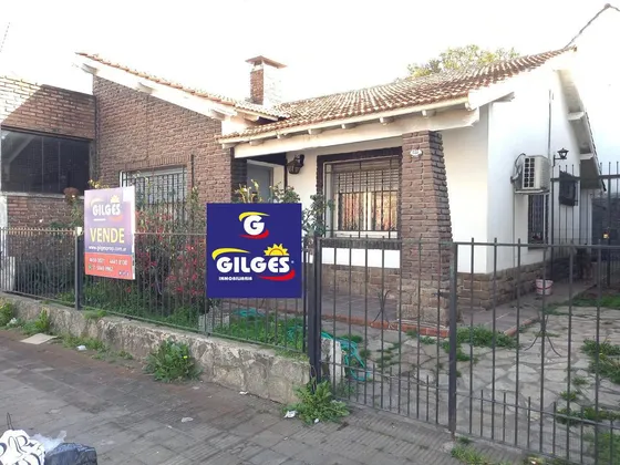 Venta De Chalet 2 Amb.  En Ramos Mejía  S/avenida