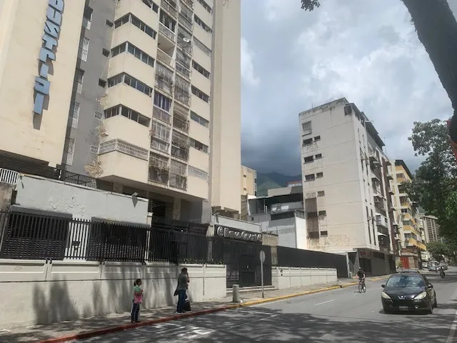 Se Vende Magnifico Y Amplio Apto En Horizonte En Frente De La Avenida Romulo Gallegos Cod 25-8695 Rex 