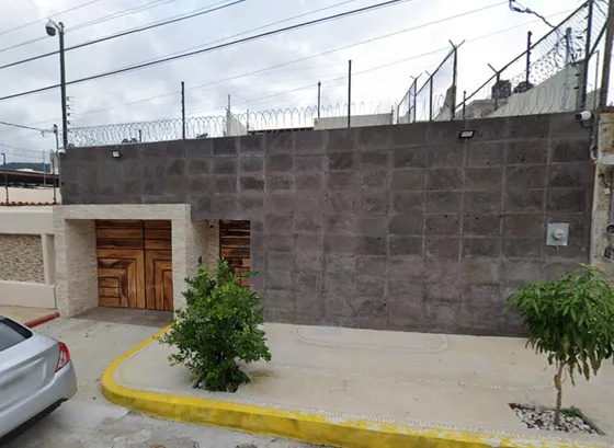 Casa Con Excelente Ubicacion, Ceca De La Playa, 2 Niveles, 5 Recamaras, 5 Baños, 3 Lugares De Estacionamiento