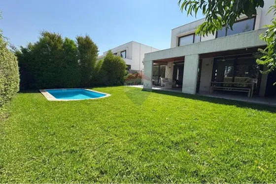 Casa Mediterránea Con Gran Jardín Y Piscina