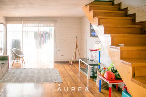 Casa Sólida, 2 Pisos, Excelente Ubicación En Maipú