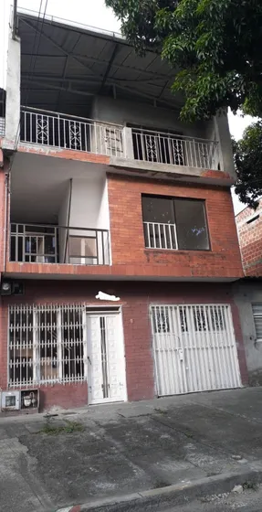 Buena Casa Con Gran Ubicación Se Da Barata