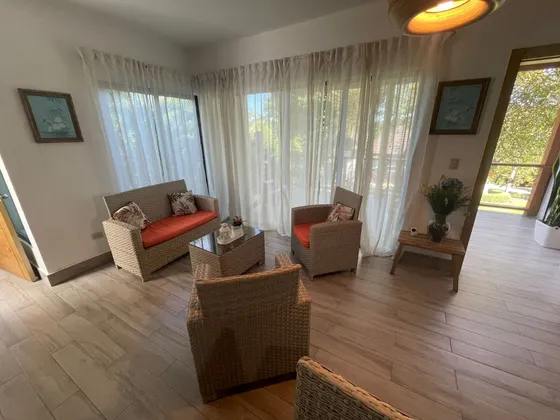 Villa En Venta En Jarabacoa Amueblado Con Amplio Patio En Proyecto Cerrado, Sector Buena Vista
