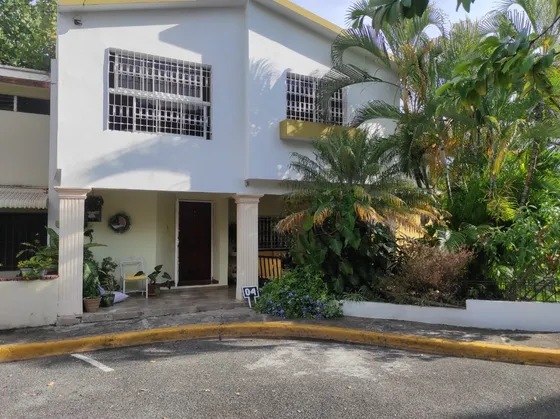Casa En Venta Dentro De Residencial En Zona Universitaria De 2 Pisos 3 Habitaciones!!