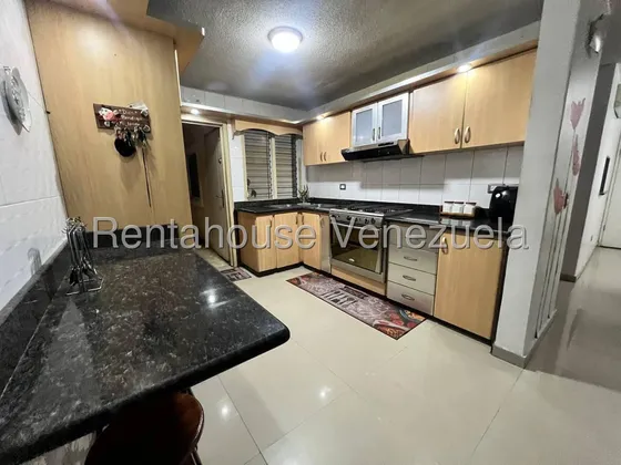 Townhouse En Venta Urb Parque La Morita Av Aragua Maracay 25-8301 Apd