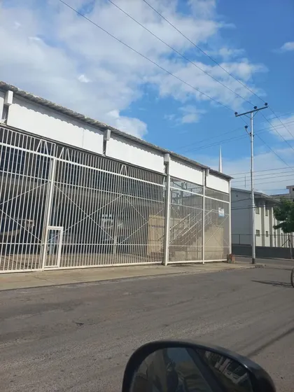 Oficentro Colinas A Pocos Metros De La Av. Principal De Lechería Venta 1.143 M2