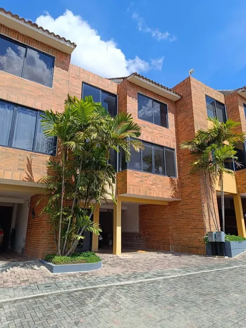 Townhouse En Alquiler Amoblado Y Equipado Lomas Del Este
