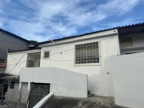 Lote Com Quatro Casas