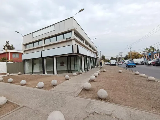 Arriendo Local Comercial 40 M2 Con Estacionamiento