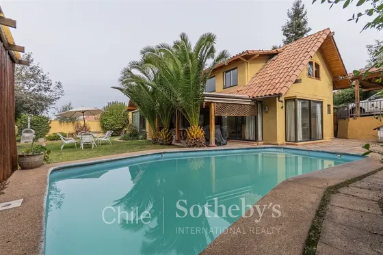 Casa En Venta De 5 Dorm. En Lo Barnechea