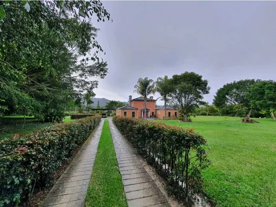Venta Lote Plano Con Dos Casas En Llanogrande Cerca A Zona Comercial