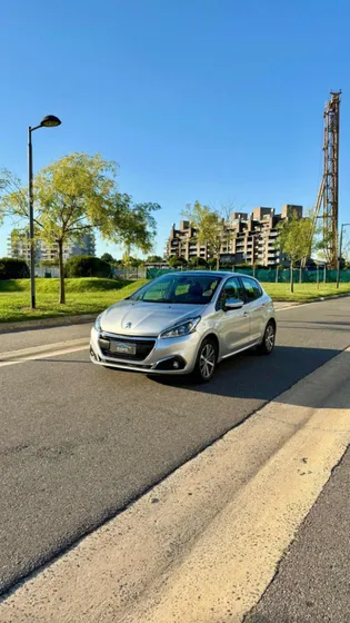 Peugeot 208 1.6 Feline Tiptronic