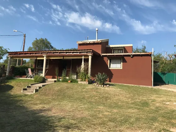 Se Vende Casa En Estancia Vieja, 2 Dormitorios, Pileta, Vista.