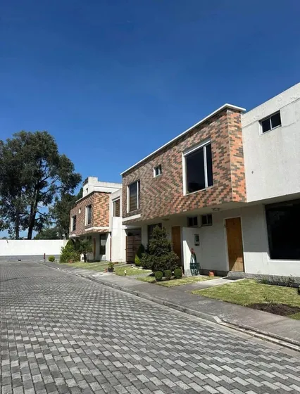 Hermosa Casa En Renta En Conjunto Privado (conocoto, Dean Bajo)