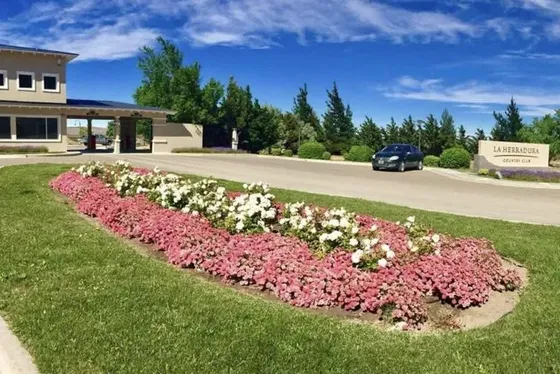 Vendo Ó Permuto Terreno En La Herradura Country Club, Con Una Superficie De 1200m2, Inmejorable Ubicación A Pocas Cuadras Del Mar Y Del Club House 