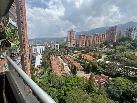 Vendo Moderno Apartamento En El Poblado, Sector Los Balsos.